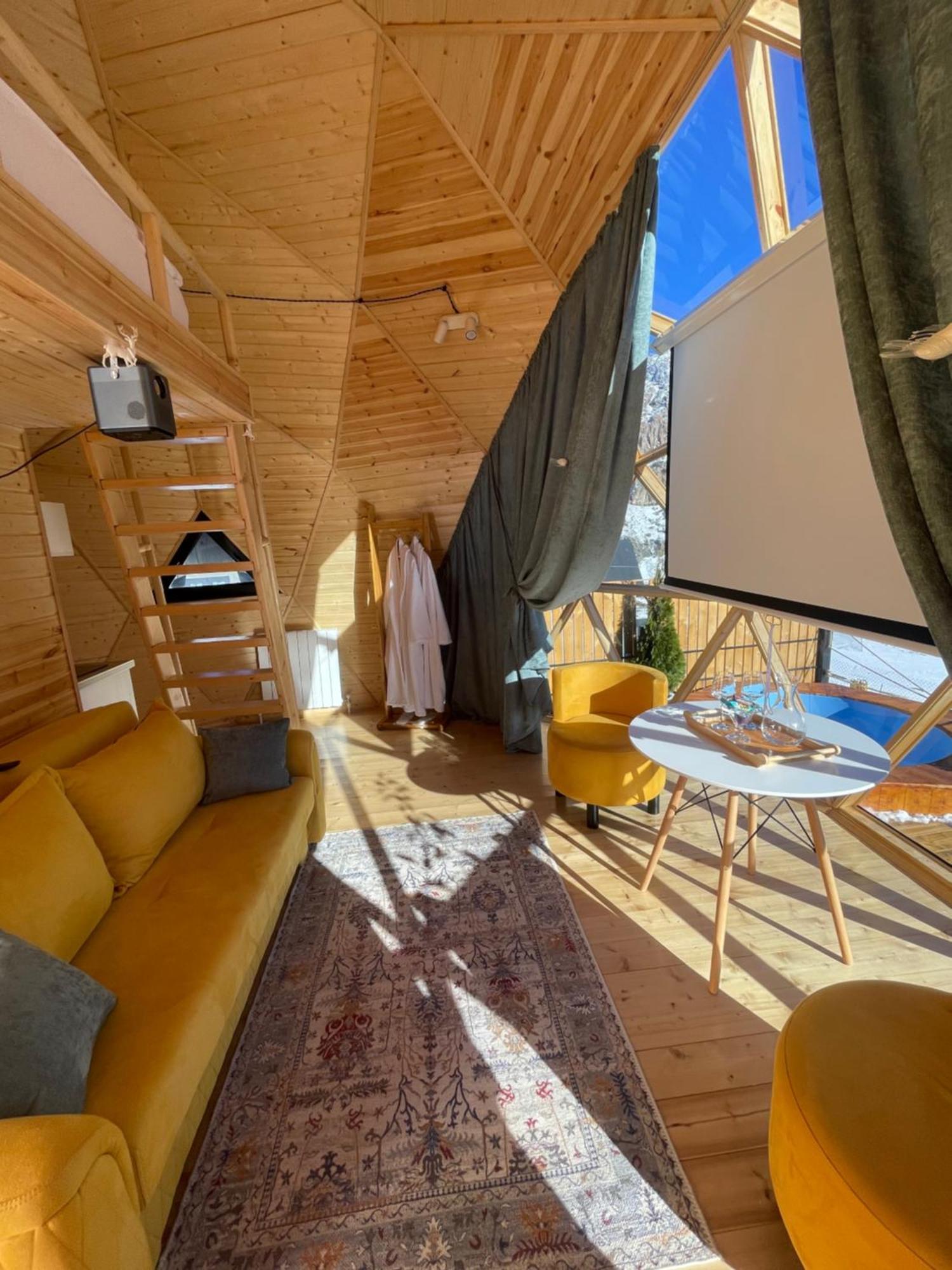 Gabua Glamping Villa Kazbegi Bagian luar foto